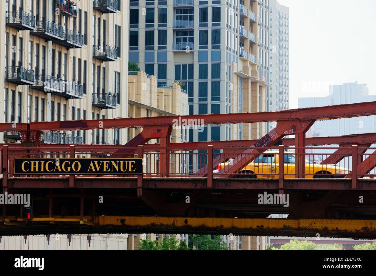 Taxi crossing Chicago Avenue Bridge, Chicago, Illinois, USA Stock Photo