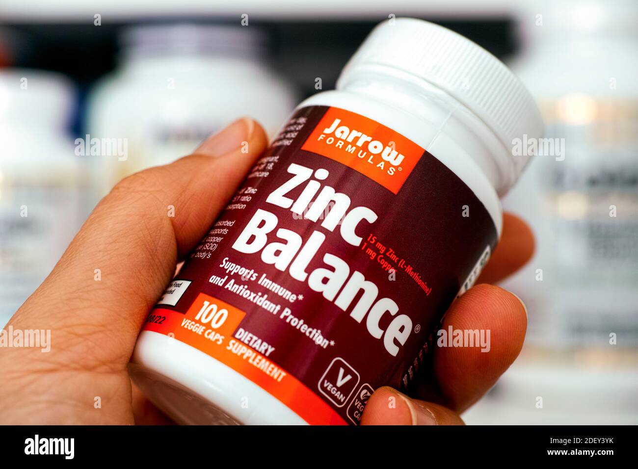 Zinc supplement woman hi-res stock photography and images - Alamy