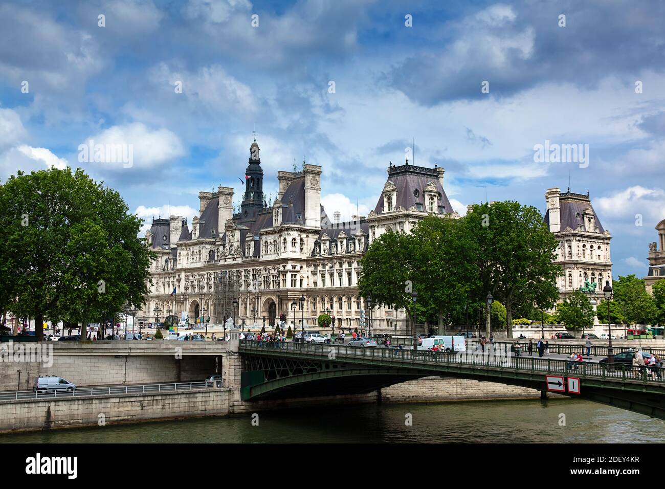 Hotel de Ville and River Seine, 4th Arrondissement, Paris, Ile-de-France, France Stock Photo