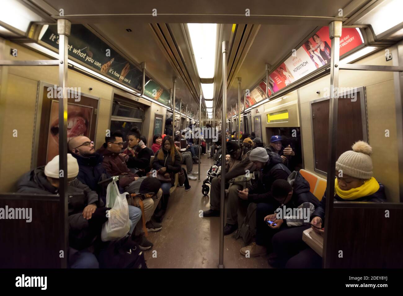 Brooklyn, New York, NY, USA - November 30, 2019. Crowd of people in the  wagon of Metro Subway New York City , United States Stock Photo - Alamy