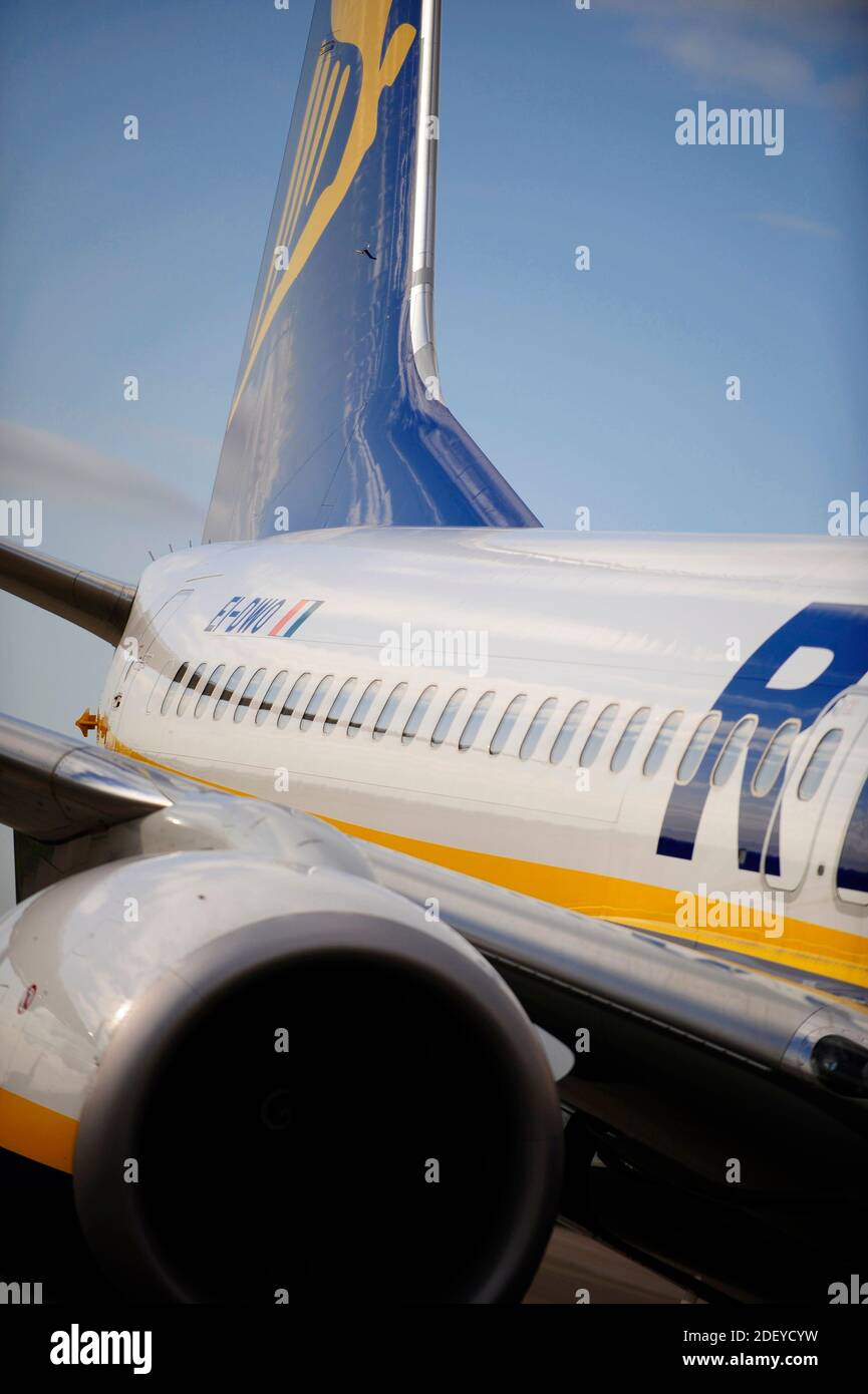 Liverpool John Lennon Airport, Ryanair, EasyJet Stock Photo Alamy
