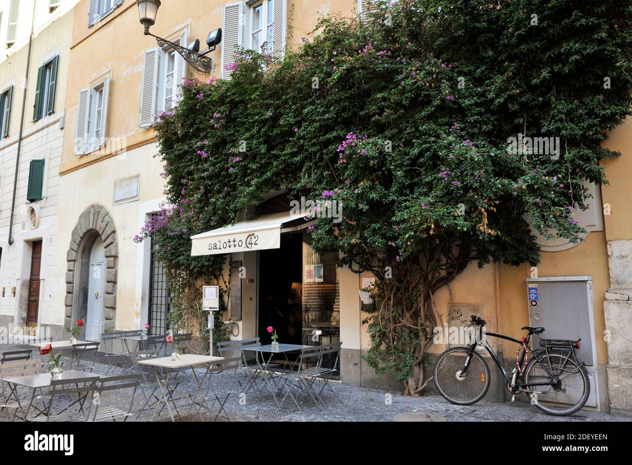 Italy, Rome, Piazza di Pietra, Salotto 42 cafe Stock Photo