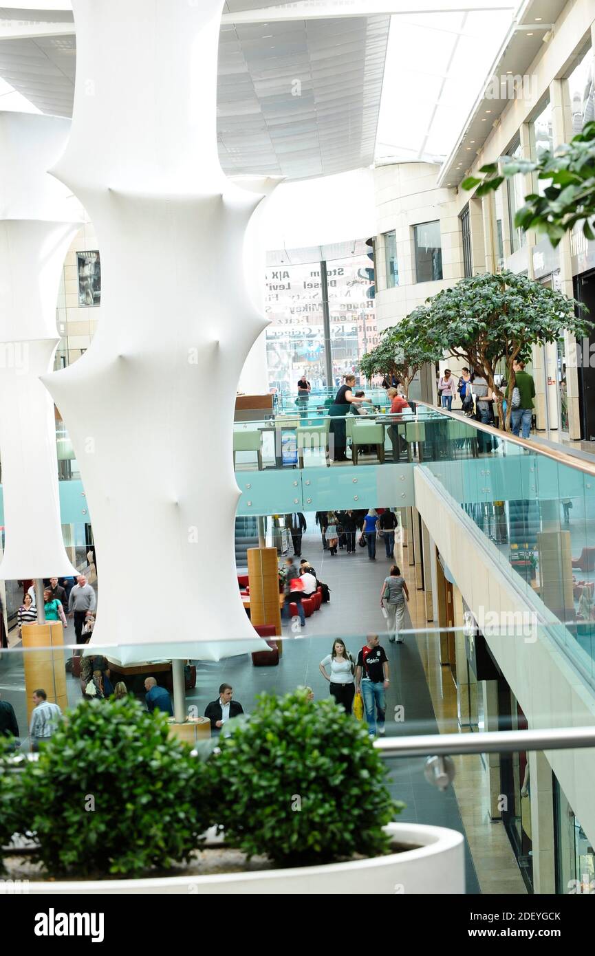 Met Quarter Shopping Mall Liverpool Stock Photo Alamy