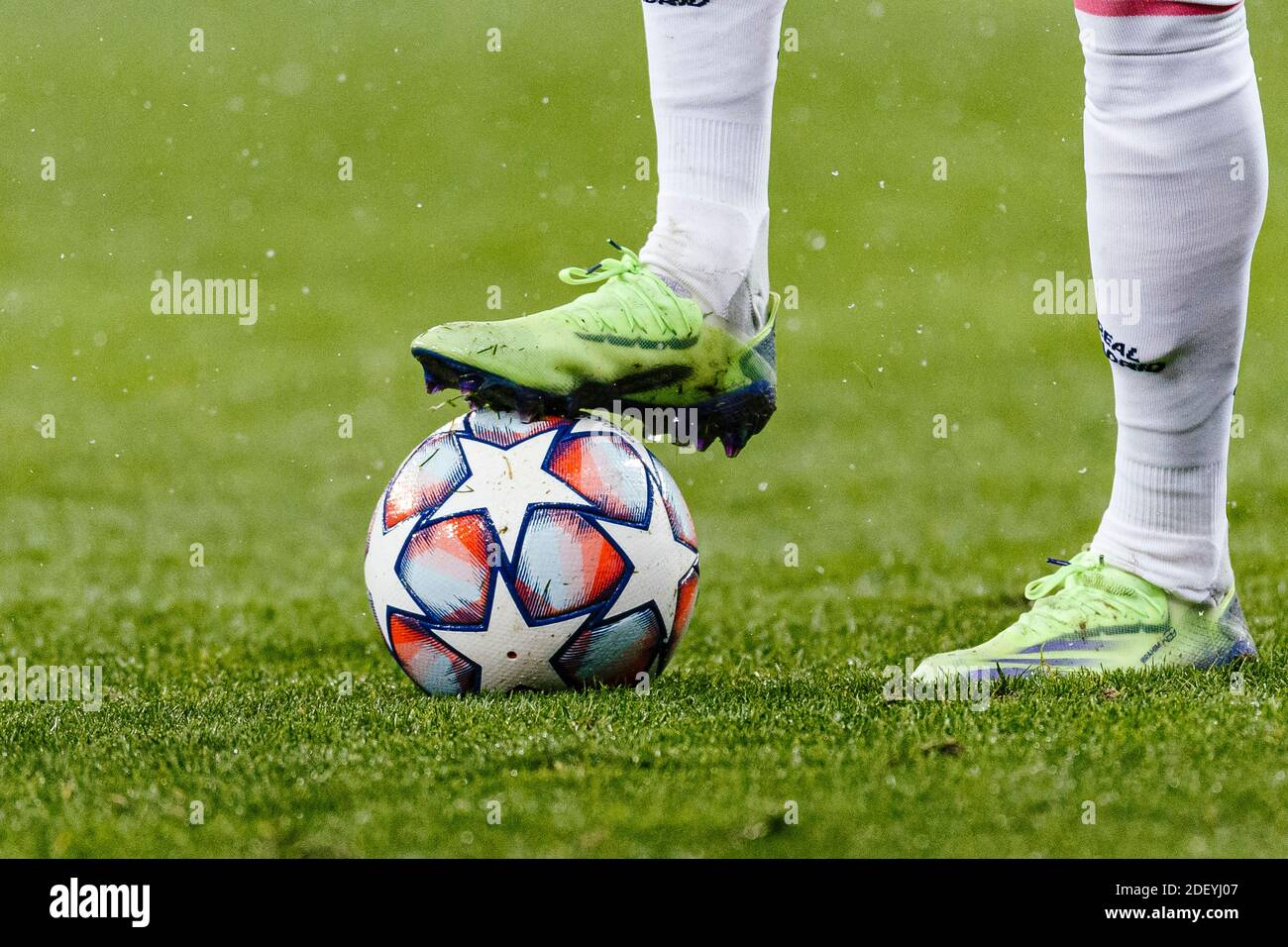Kharkov, Ukraine. 01st Dec, 2020. Karim Benzema of Real Madrid wearing  Adidas X19.1 shoes during the UEFA Champions League Group B stage match  between Stock Photo - Alamy