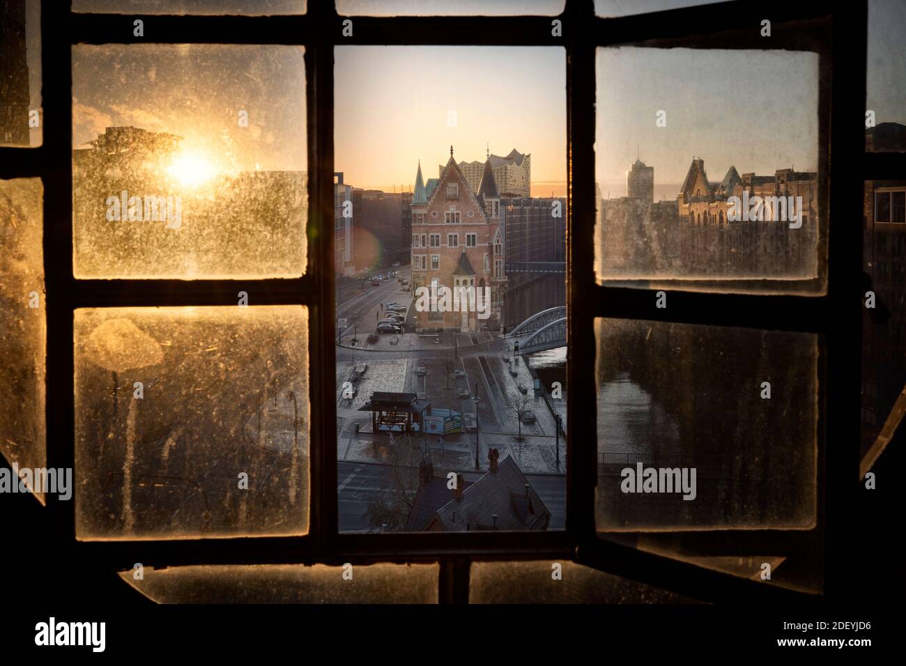 Blick auf die Speicherstad Neuerwegsbruecke, St. Annenplatz, UNESCO-Weltkulturerbe Hamburg Stock Photo