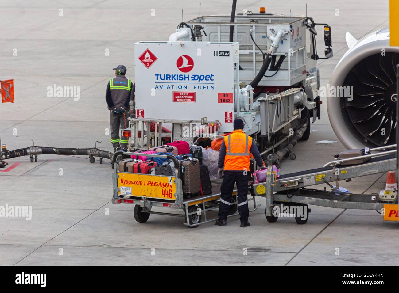 Airport Ramp High Resolution Stock Photography and Images Alamy