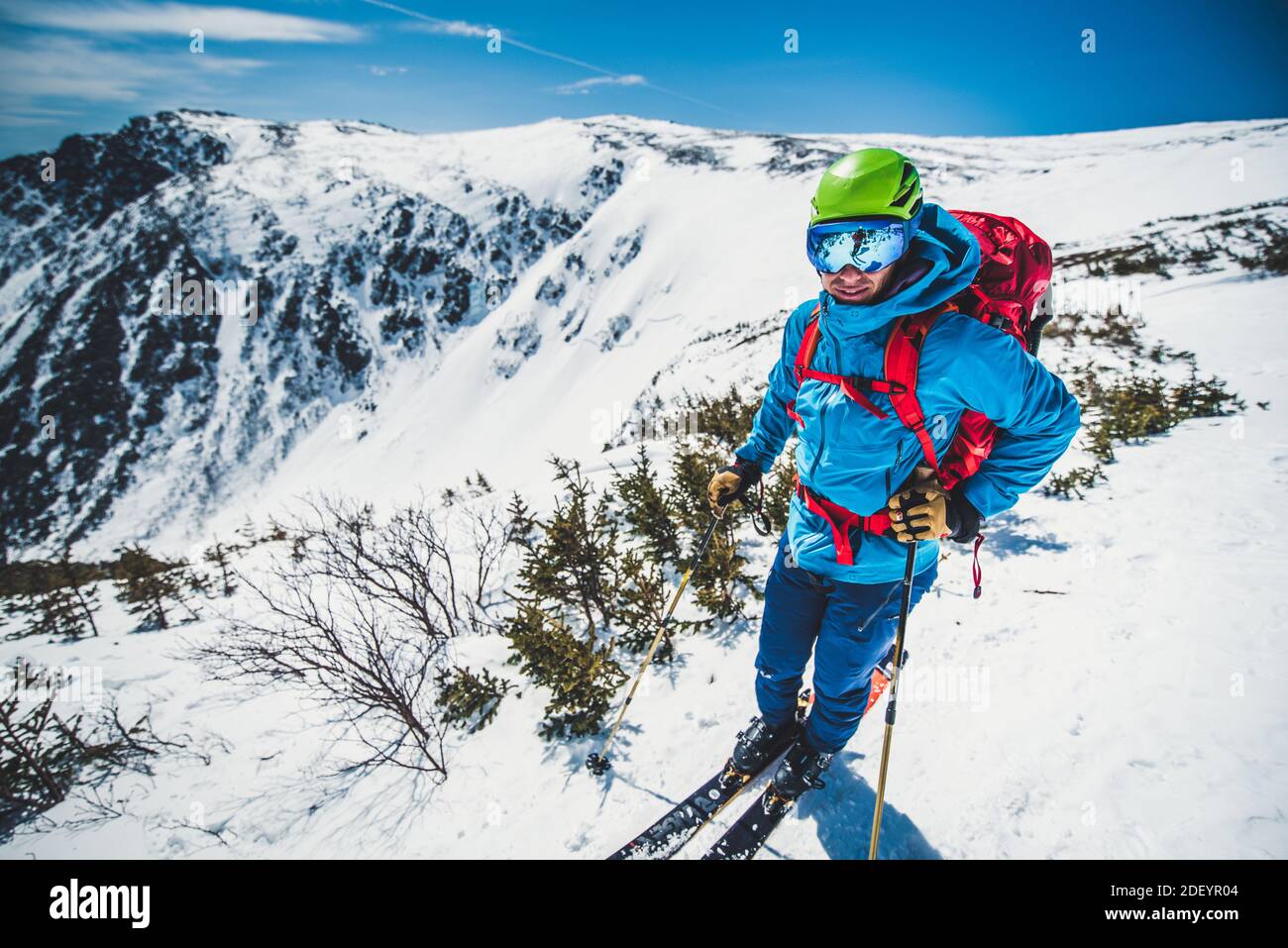 Man skier standing atop Tuckerman Ravine in New Hampshire Stock Photo