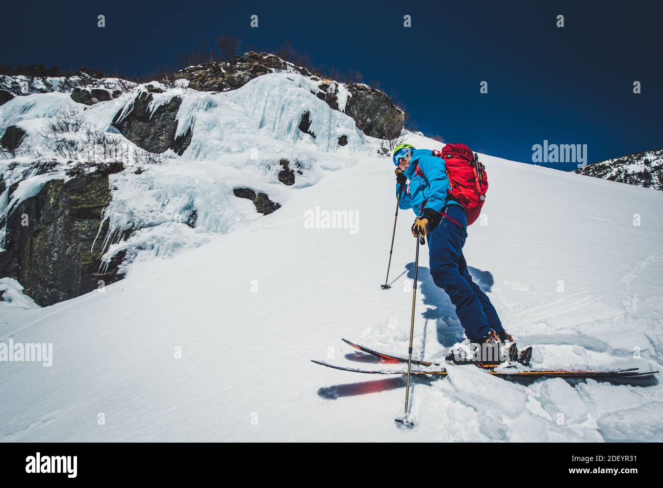 Man stopped while skiing down Tuckerman Ravine in New Hampshire Stock Photo
