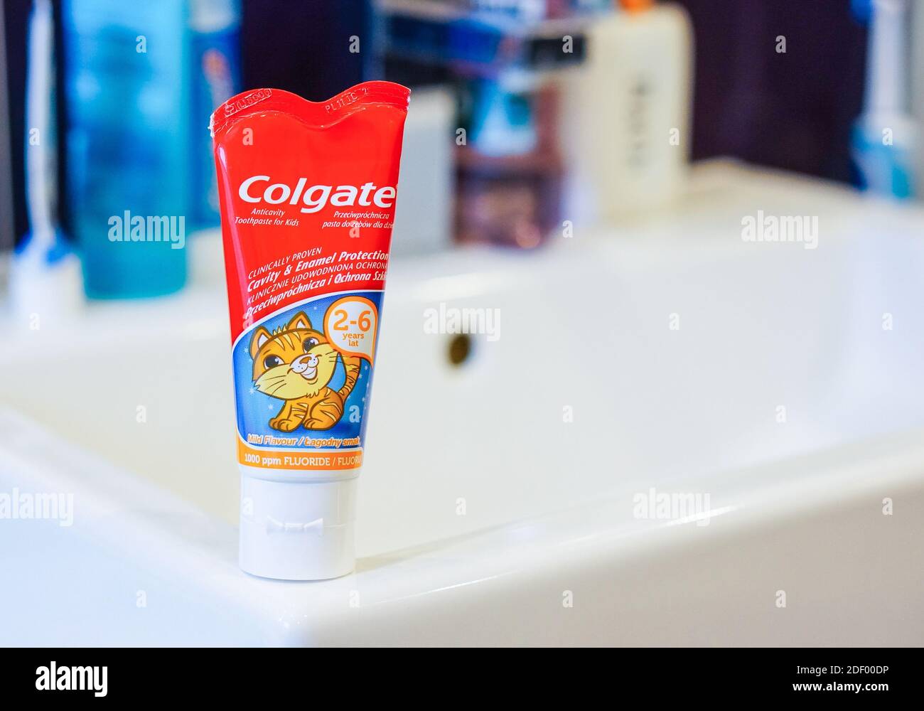 Tooth paste tube hires stock photography and images Alamy