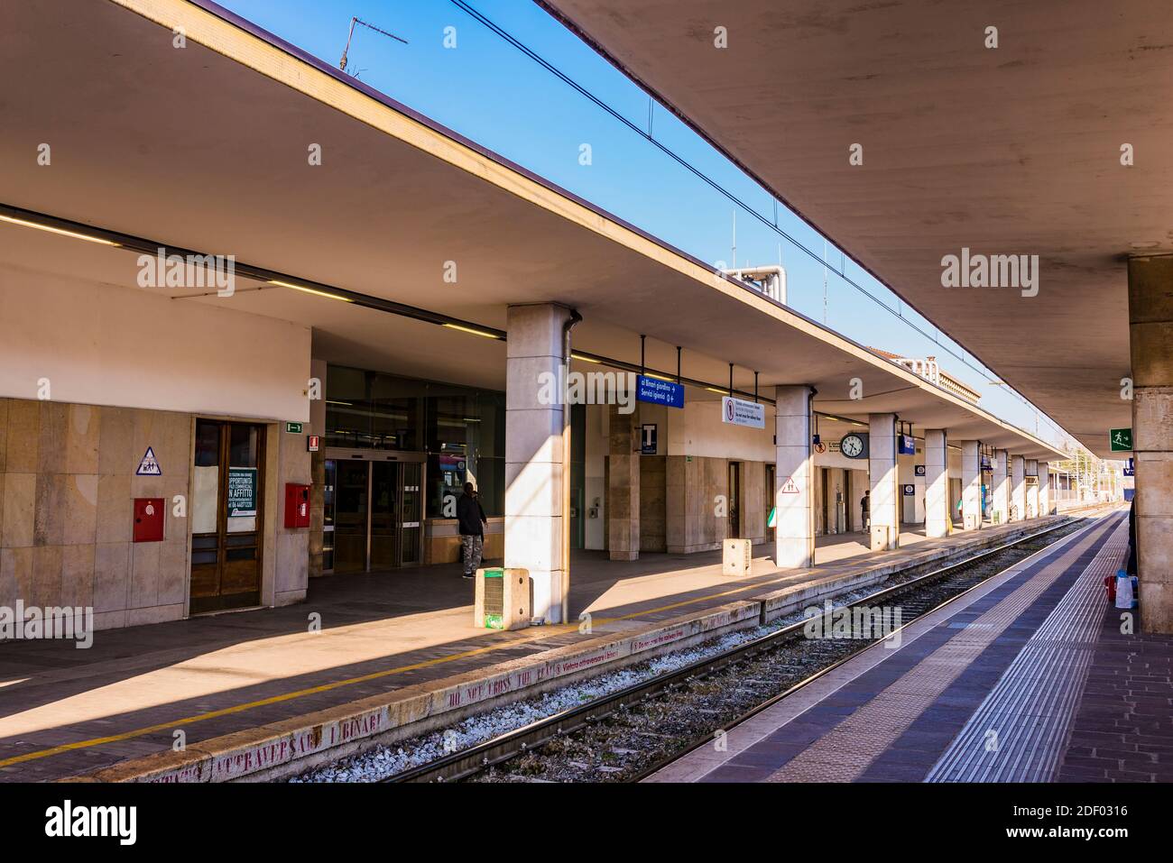 The railway station platforms. Vicenza, Veneto, Italy, Europe Stock Photo