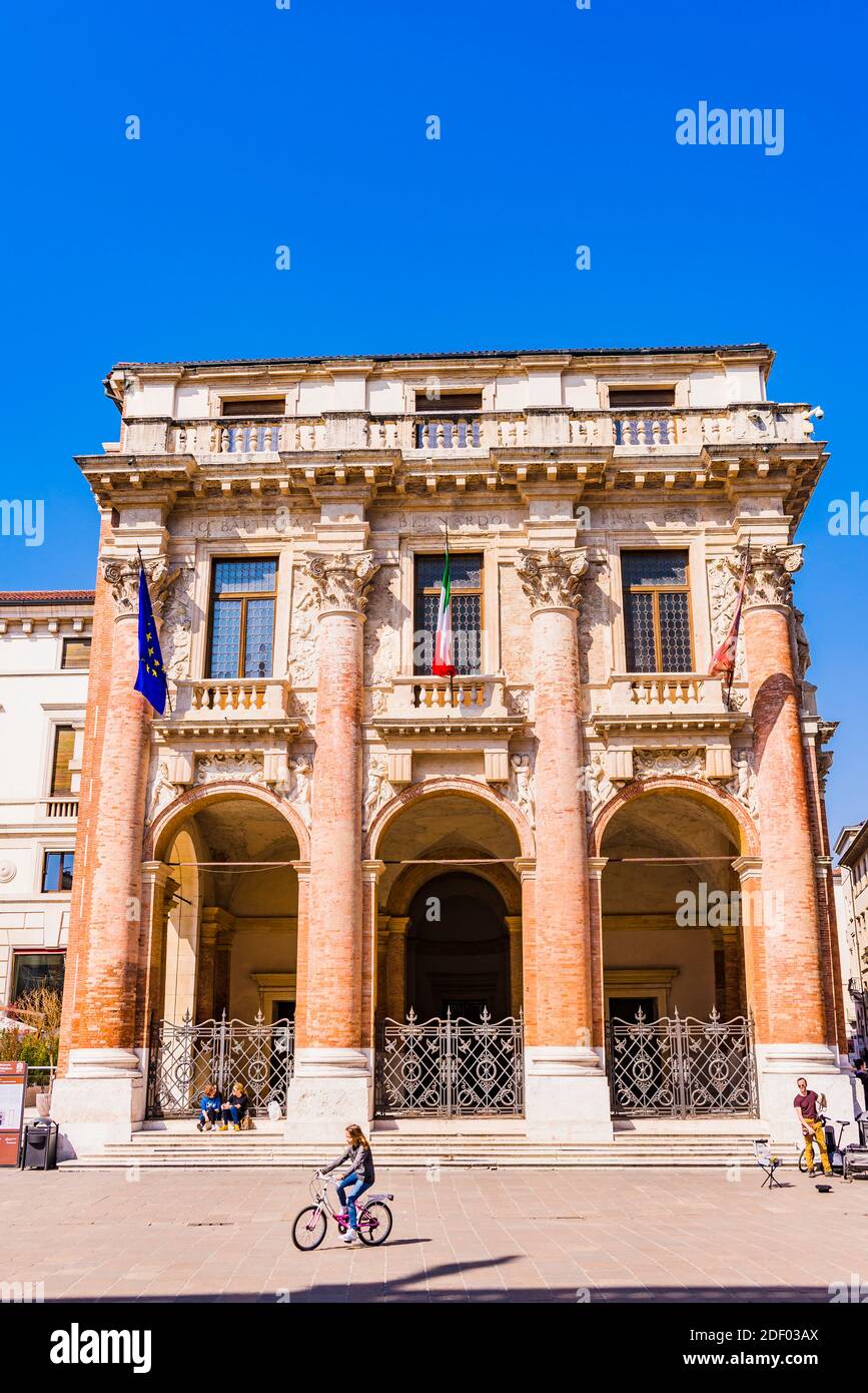 The palazzo del Capitaniato, also known as loggia del Capitanio or loggia  Bernarda, is a palazzo in Vicenza, designed by Andrea Palladio in 1565 and  b Stock Photo - Alamy