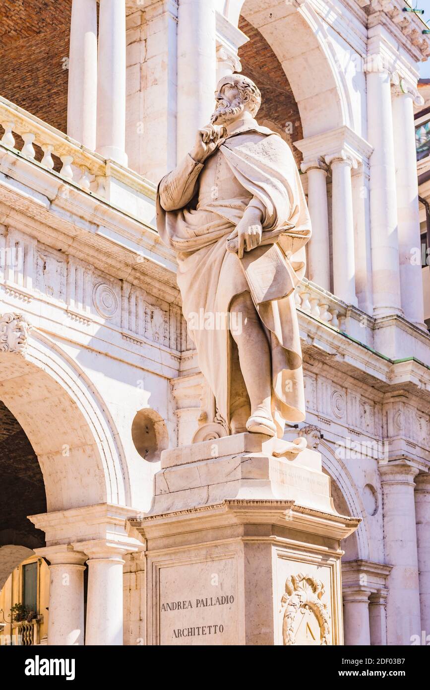 Statue of the architect Andrea Palladio in the Piazzetta Andrea Palladio, next to the Basilica Palladiana. Vicenza, Veneto, Italy, Europe Stock Photo
