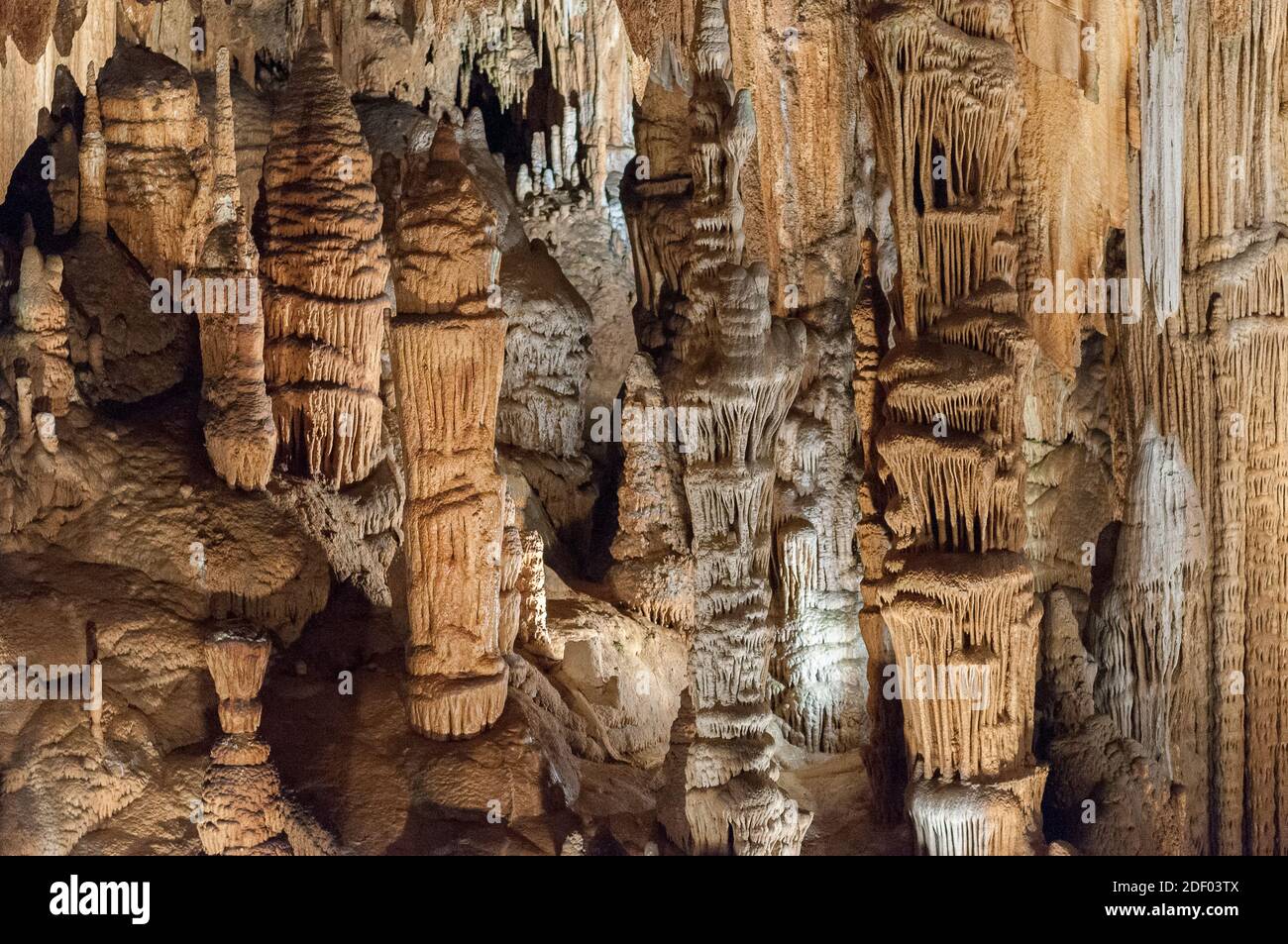 Stalactites and stalagmites in Luray Caverns in Luray, Virginia. Stock Photo
