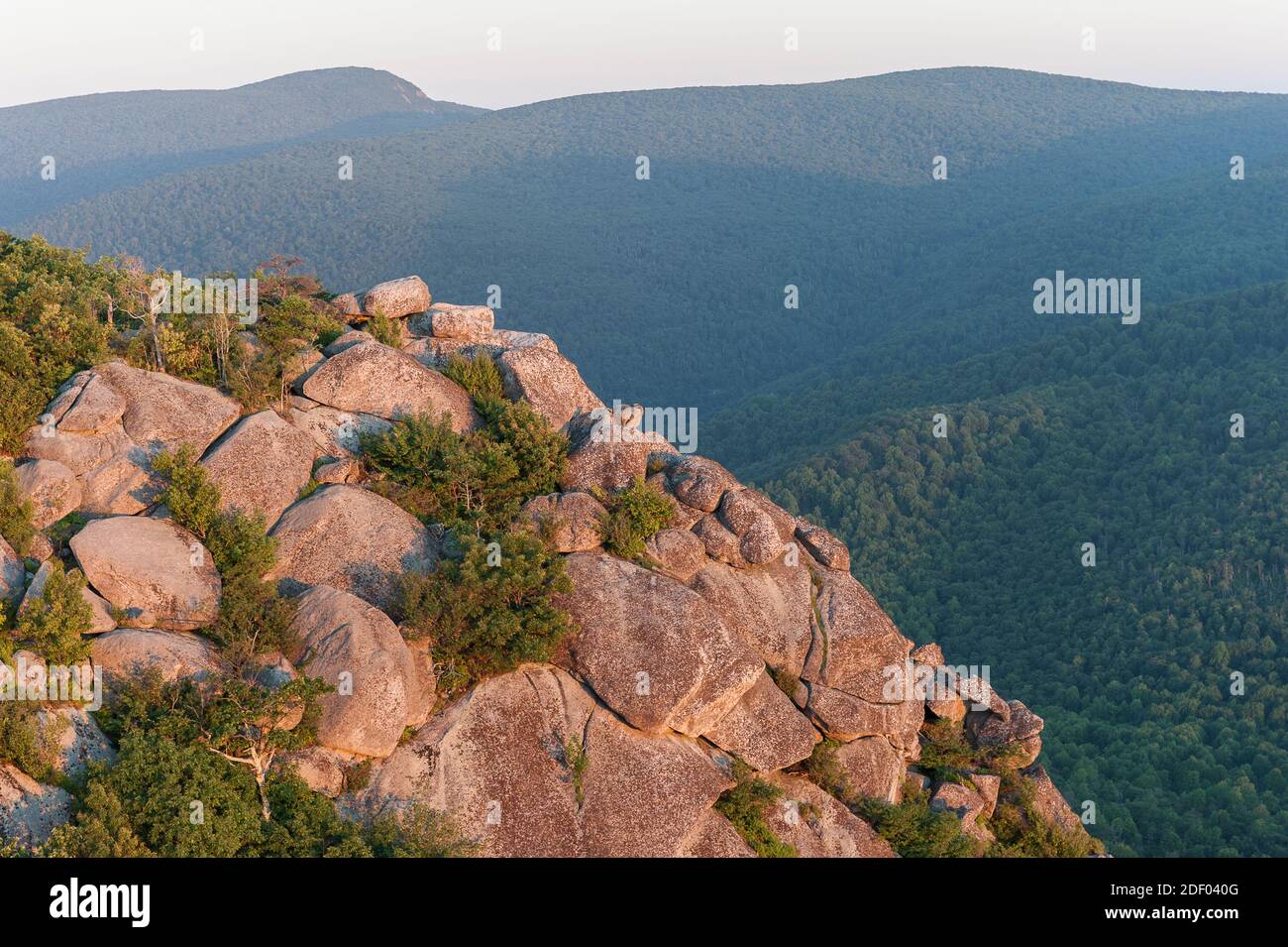 Sunrise on the summit of Old Rag Mountain Stock Photo - Alamy