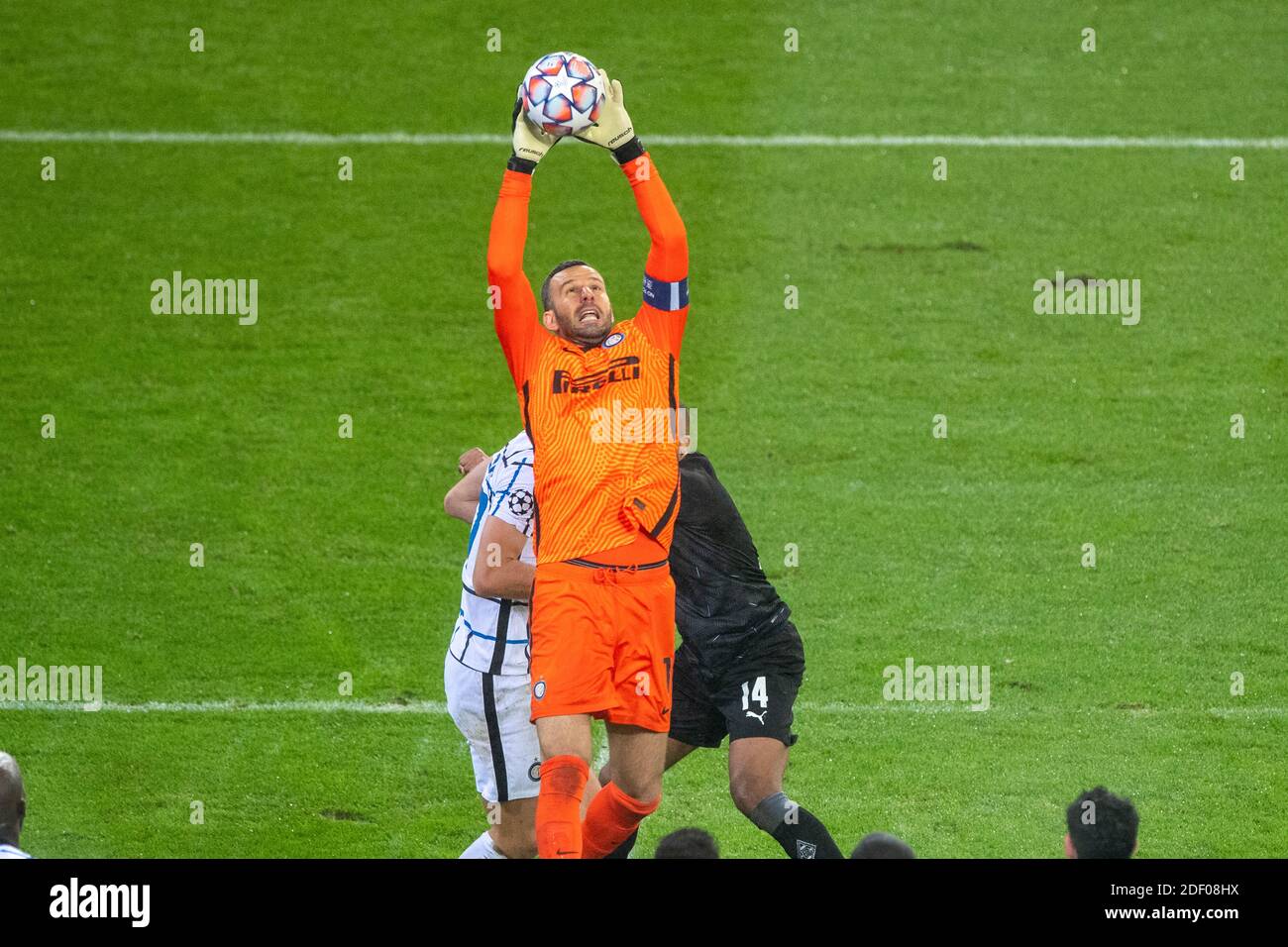 Samir handanovic inter hi-res stock photography and images - Page 2 - Alamy