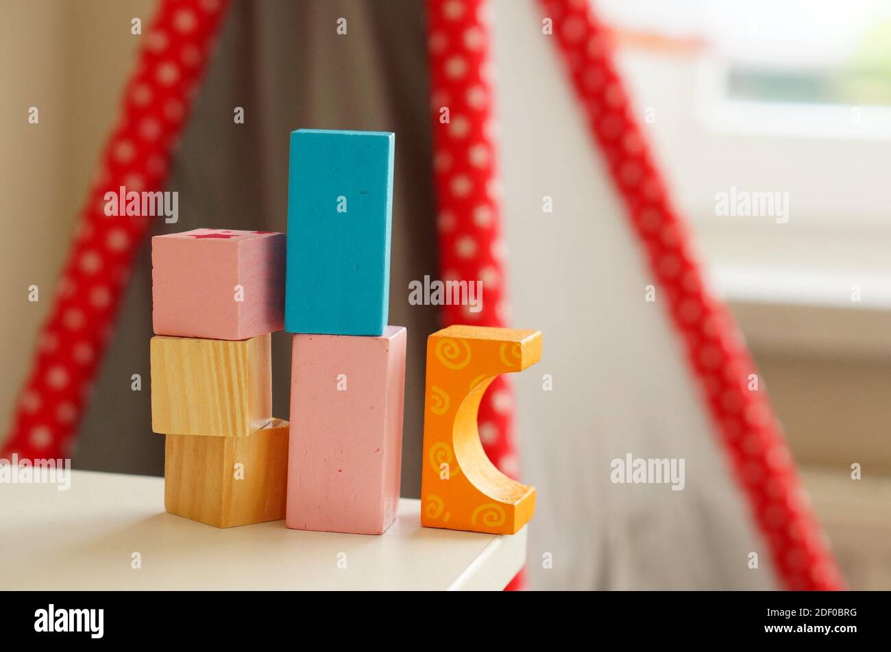 Blocks on edge of table hi-res stock photography and images - Alamy