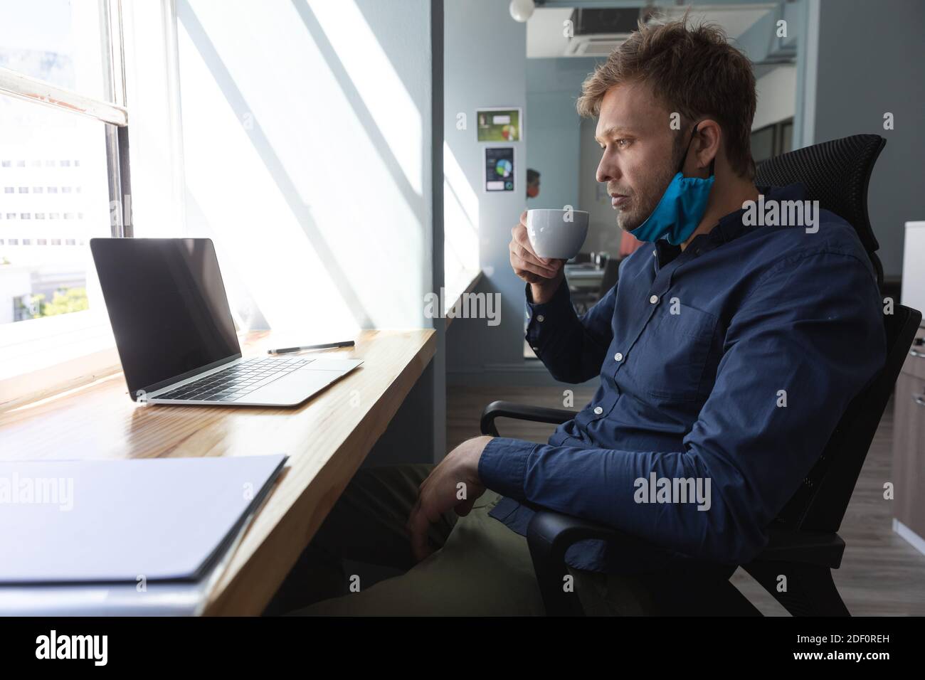 Man wearing mask hi-res stock photography and images - Alamy