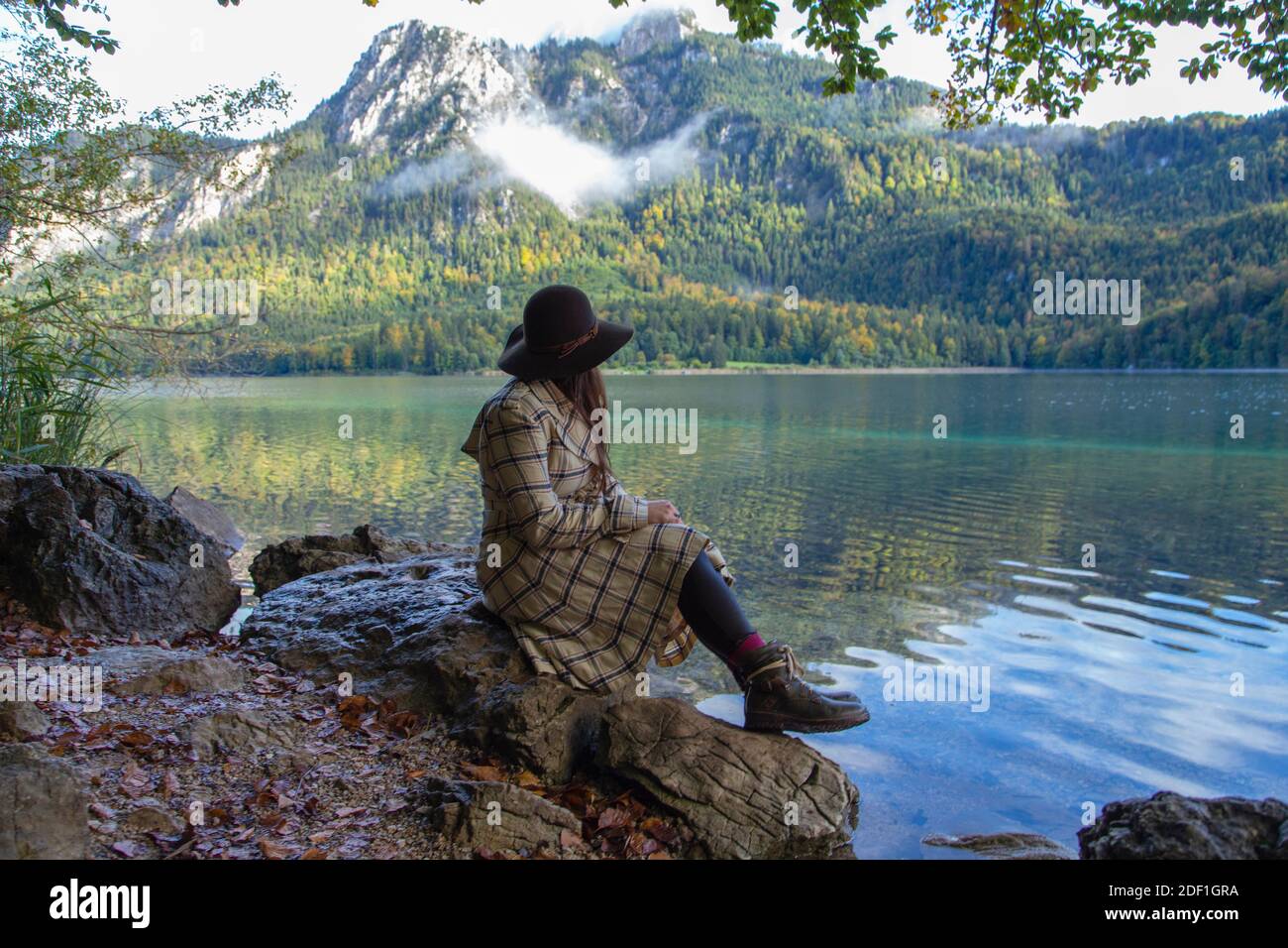 Girl sitting rock in snow hi-res stock photography and images - Alamy