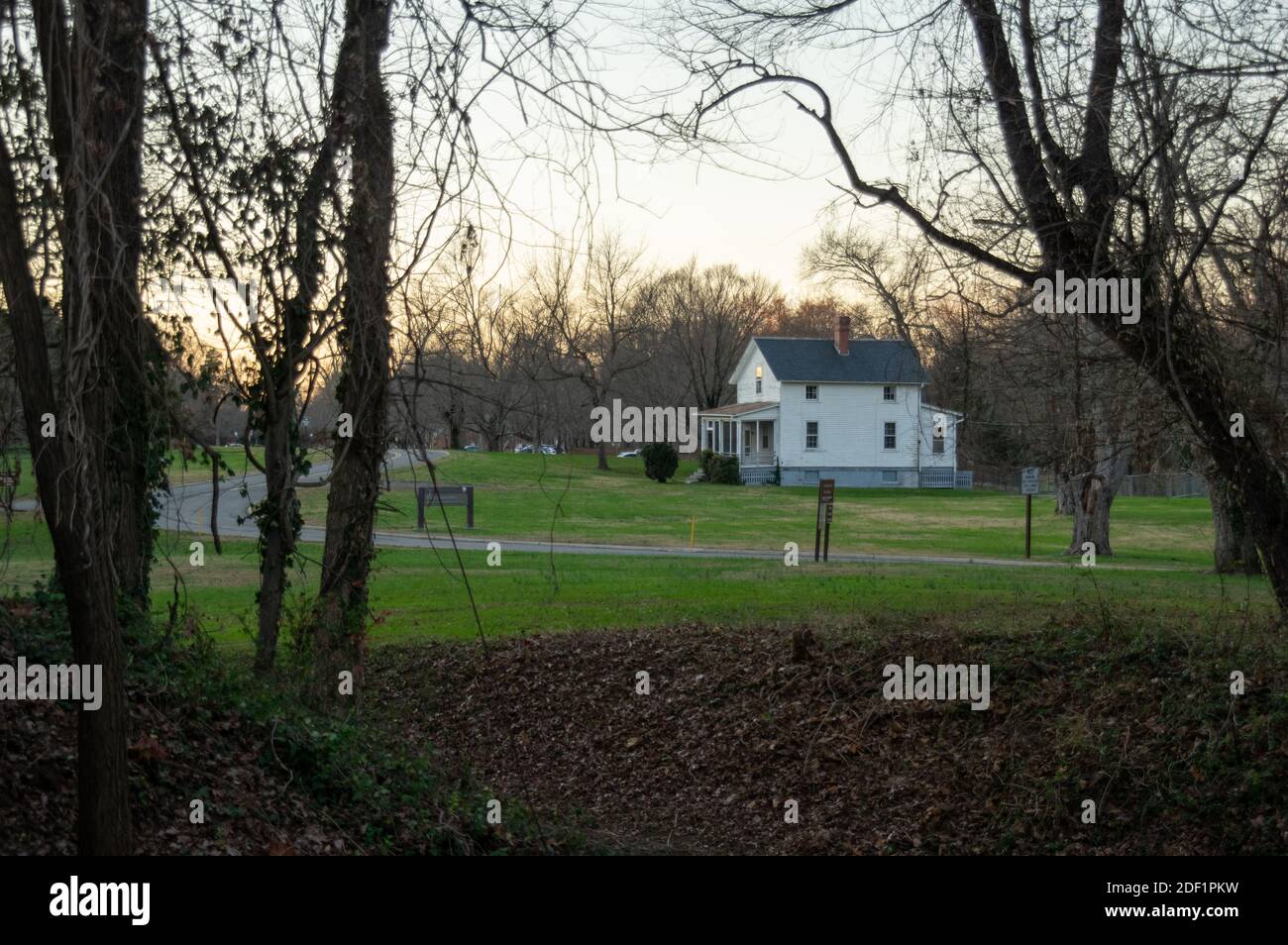 Entrance to Fort Hunt Park with NCO Quarters in background, Fort Hunt