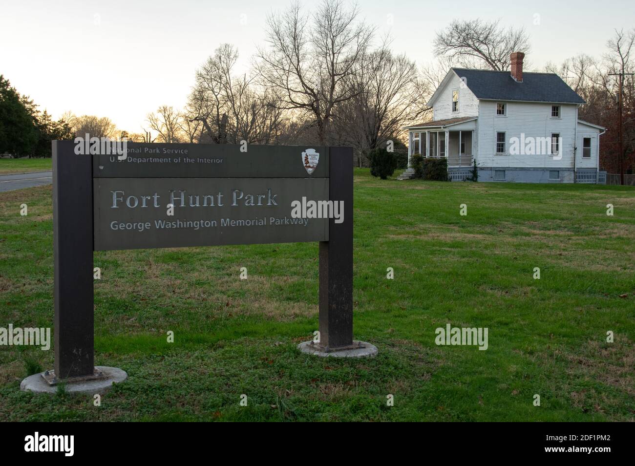 Entrance to Fort Hunt Park with NCO Quarters in background, Fort Hunt