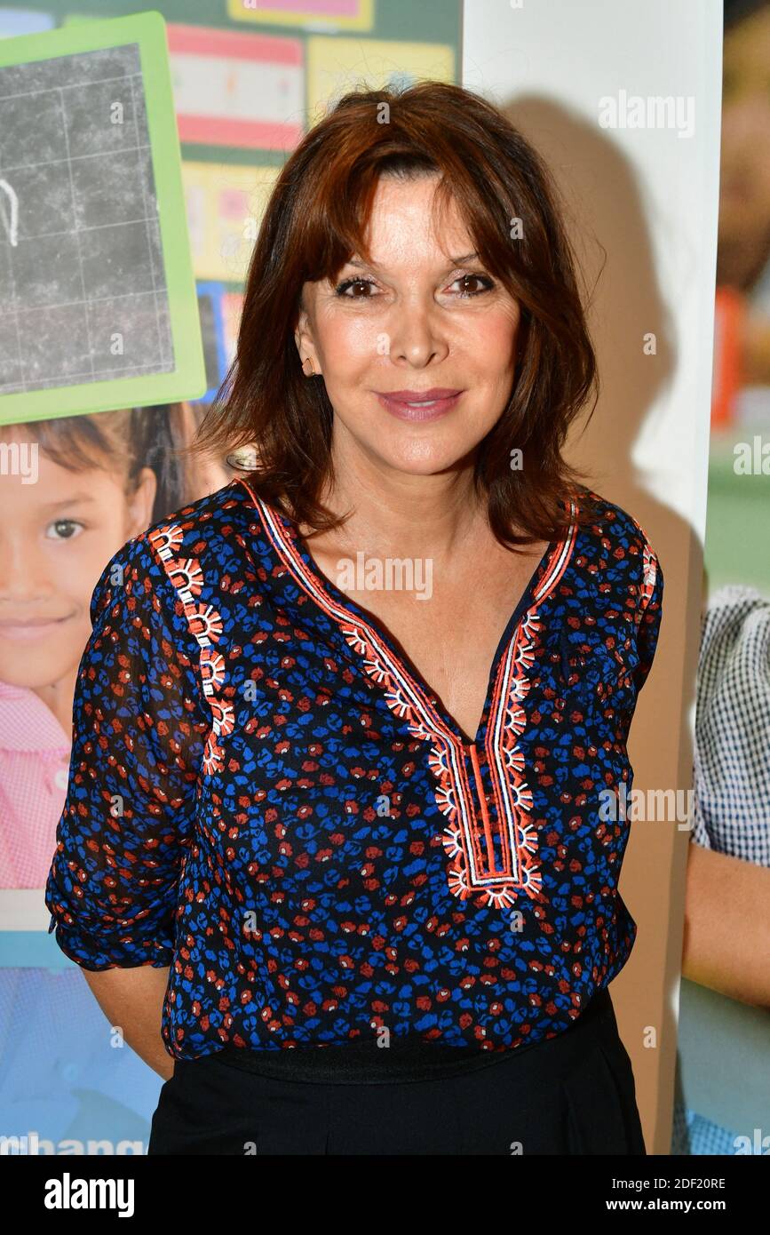 Tina Kieffer Attends The Levons Le Doigt Pour L'Education Des Filles ...