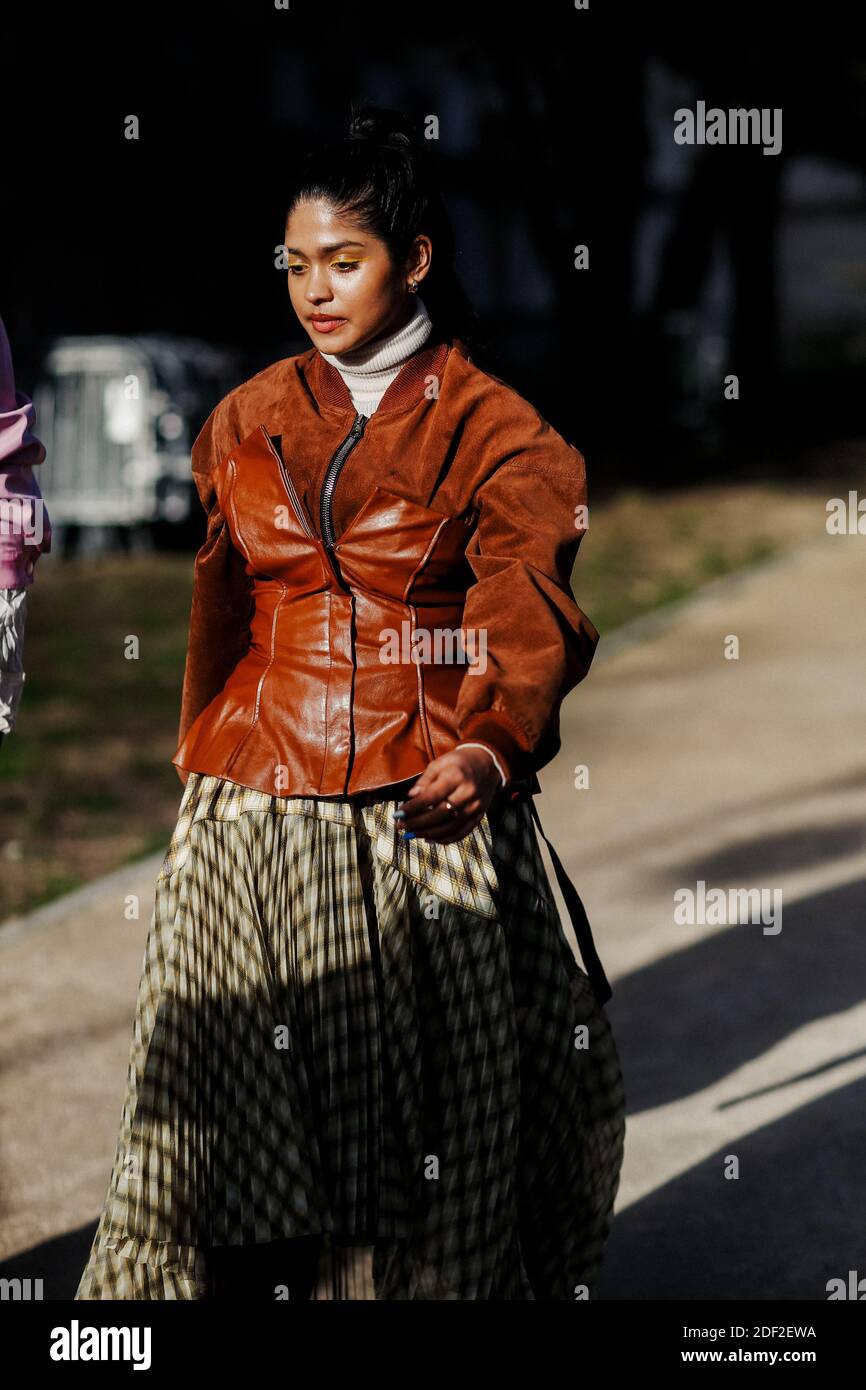 Street style, Jennifer Abey arriving at Sacai Fall Winter 2020-2021  Menswear show, held at Grand Palais, Paris, France, on January 18th, 2020.  Photo by Marie-Paola Bertrand-Hillion/ABACAPRESS.COM Stock Photo - Alamy