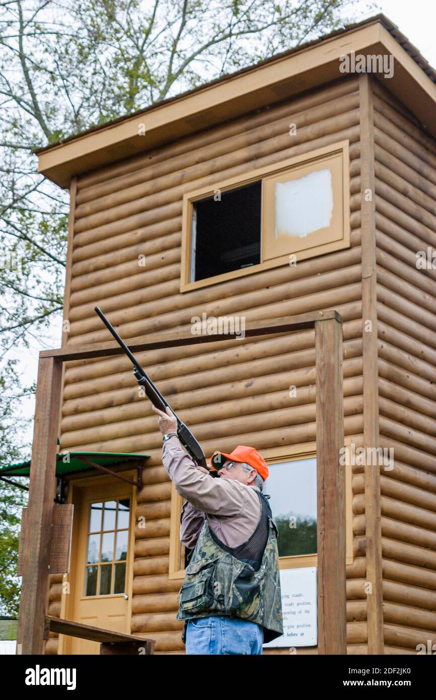 Alabama Town Creek Doublehead Resort clay pigeon range shooting practice,guide man gun aims aiming, Stock Photo