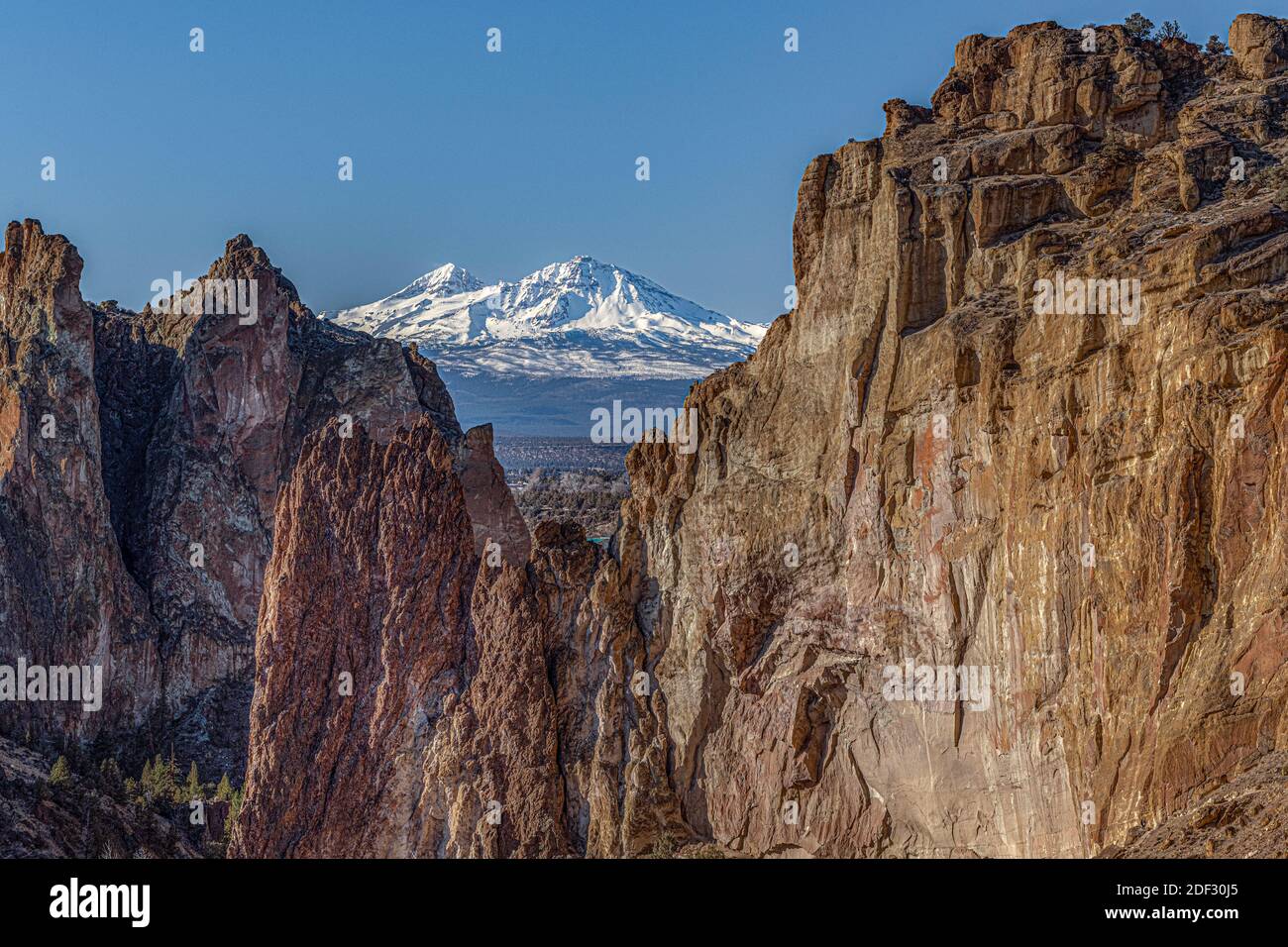 South Sister mountain in the Oregon Cascades as seen from Smith Rock