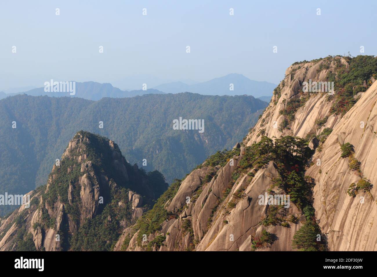 Scenic sunset view of Huangshan / yellow mountain cliffs in China Stock Photo