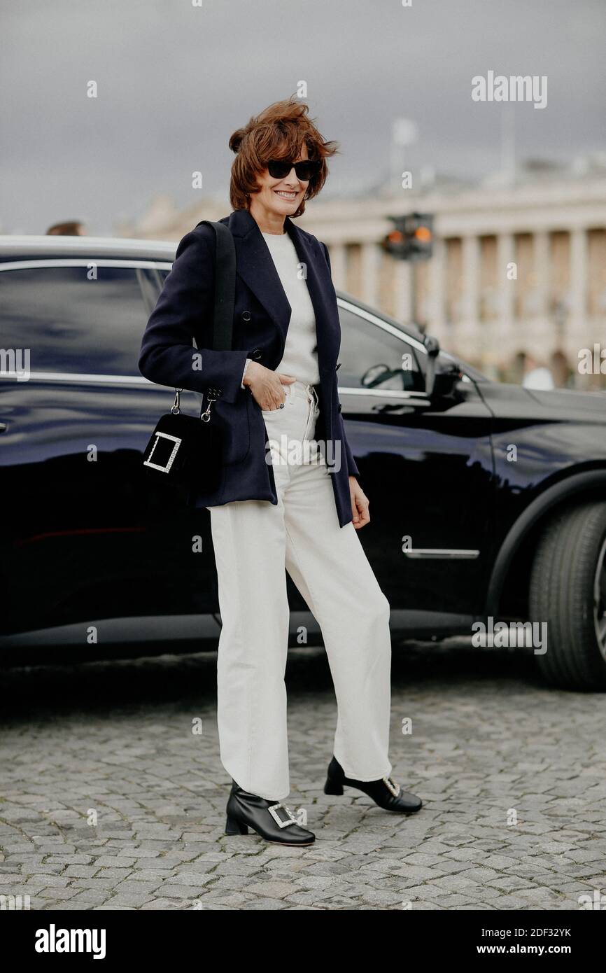 Street style, Ines de La Fressange arriving at Dior Fall Winter 2020-2021  show, held at Jardin des Tuileries, Paris, France, on February 25th, 2020.  Photo by Marie-Paola Bertrand-Hillion/ABACAPRESS.COM Stock Photo - Alamy