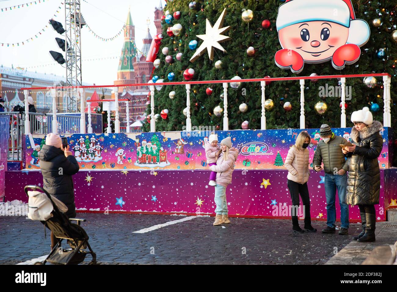 Moscow, Russia. 2nd Dec, 2020. People take photos by a Christmas tree with New Year decorations in Moscow, Russia, on Dec. 2, 2020. Credit: Bai Xueqi/Xinhua/Alamy Live News Stock Photo