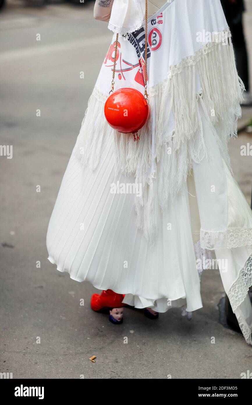 Robe blanche hi-res stock photography and images - Page 9 - Alamy