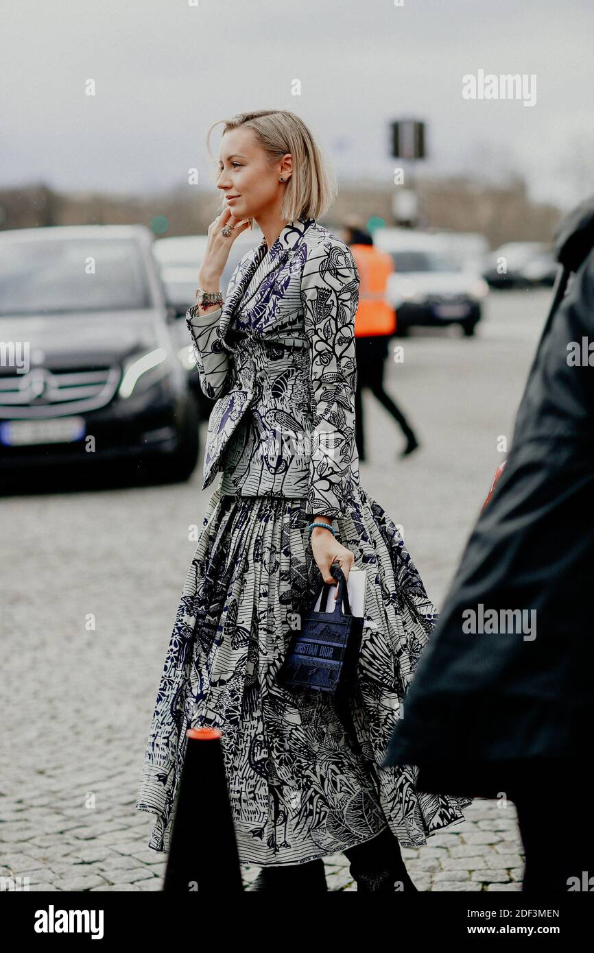 Street style, arriving at Dior Fall Winter 2020-2021 show, held at Jardin des Tuileries, Paris, France, on February 25th, 2020. Photo by Marie-Paola Bertrand-Hillion/ABACAPRESS.COM Stock Photo