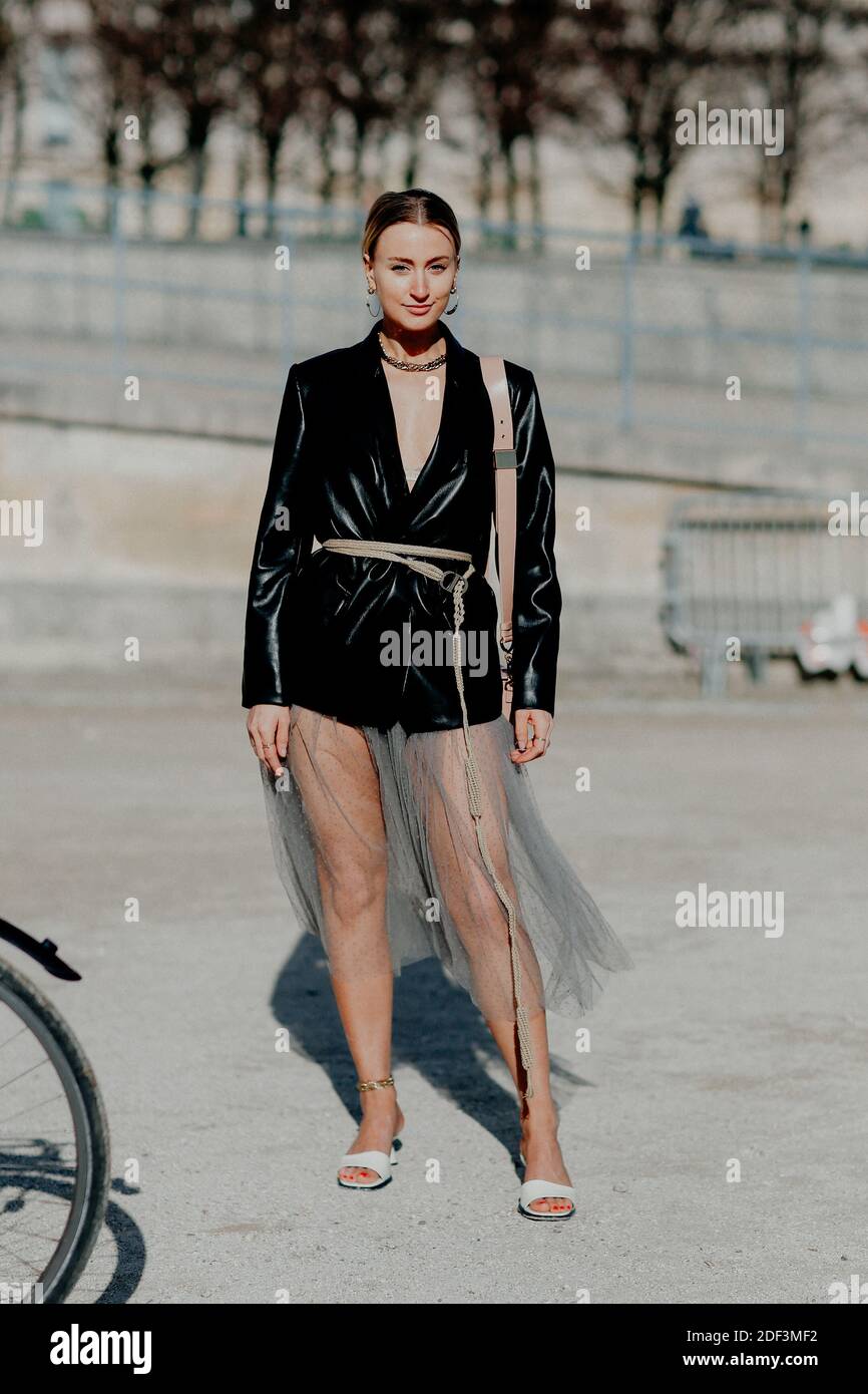 Street style, Noor de Groot arriving at Dior Fall Winter 2020-2021 show,  held at Jardin des Tuileries, Paris, France, on February 25th, 2020. Photo  by Marie-Paola Bertrand-Hillion/ABACAPRESS.COM Stock Photo - Alamy