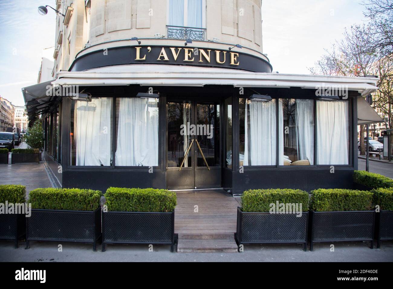 Coronavirus - Covid 19 - L'Avenue Restaurant closed after gourvernement measure on March 15, 2020 in Paris, France. Photo by Nasser Berzane/ABACAPRESS.COM Stock Photo