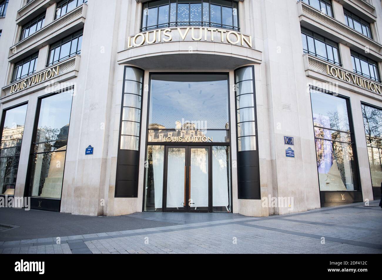Louis Vuitton Paris Champs Ã‰lysÃ©es Editorial Stock Photo - Image of  france, store: 74043478