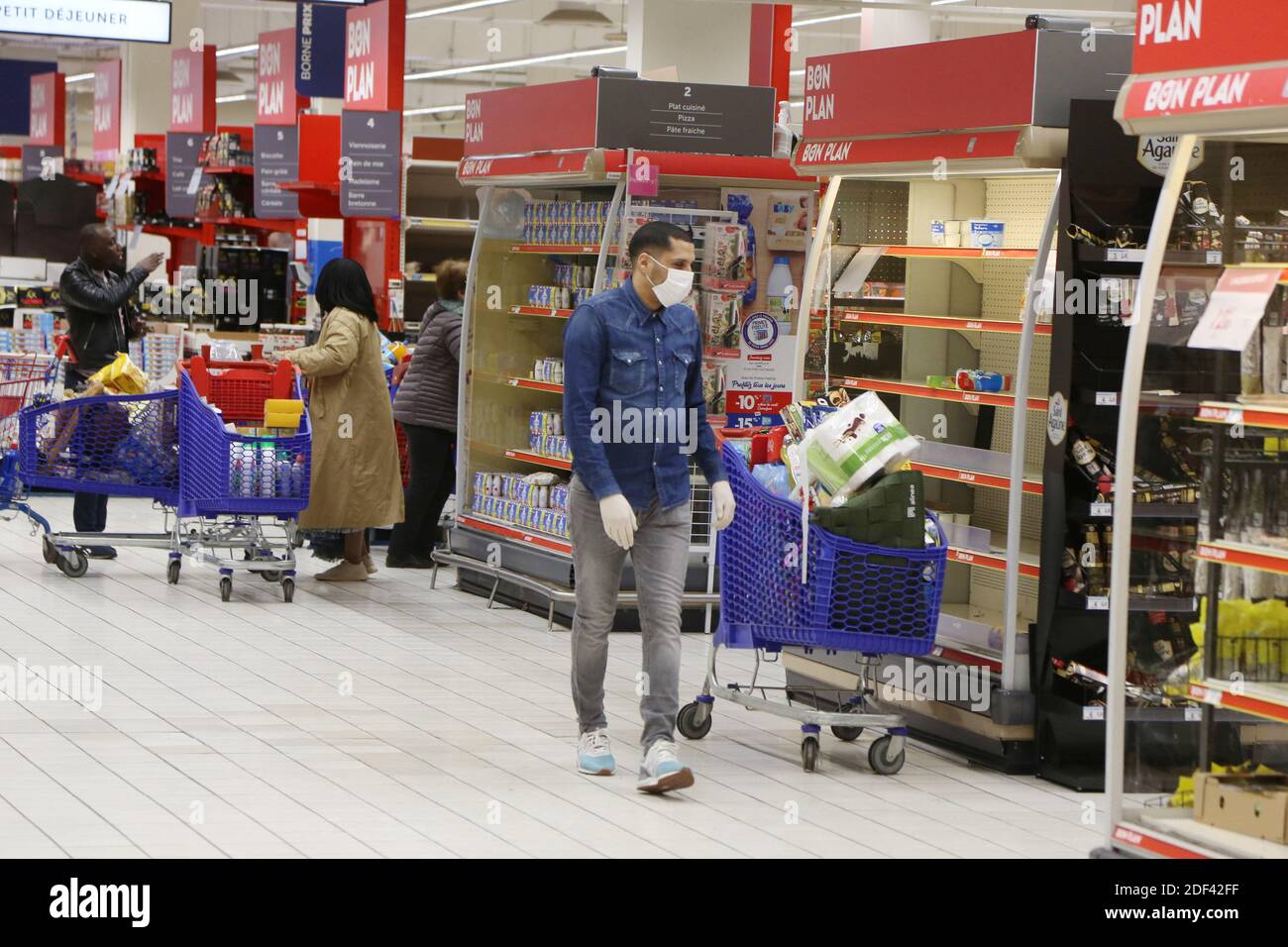 View of a quieter than usual Carrefour Rosny 2 shopping centre this  afternoon in Rosny Sous Bois near Paris, France, on March 17, 2020. Photo  by Jerome Domine/ABACAPRESS.COM Stock Photo - Alamy