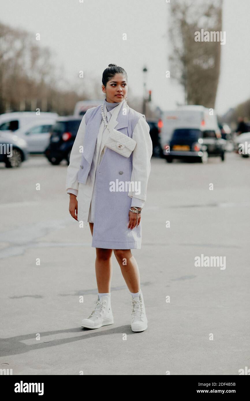 Street style, Jennifer Abey arriving at Chanel Fall Winter 2020-2021 show,  held at Grand Palais, Paris, France, on March 3, 2020. Photo by Marie-Paola  Bertrand-Hillion/ABACAPRESS.COM Stock Photo - Alamy