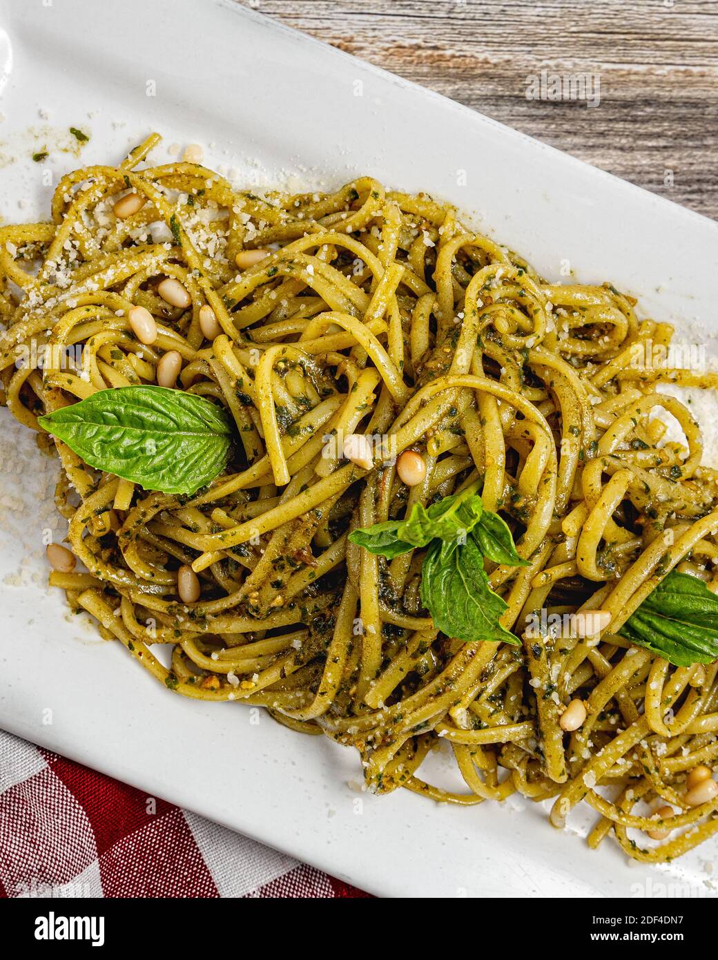Linguine al Pesto Stock Photo Alamy
