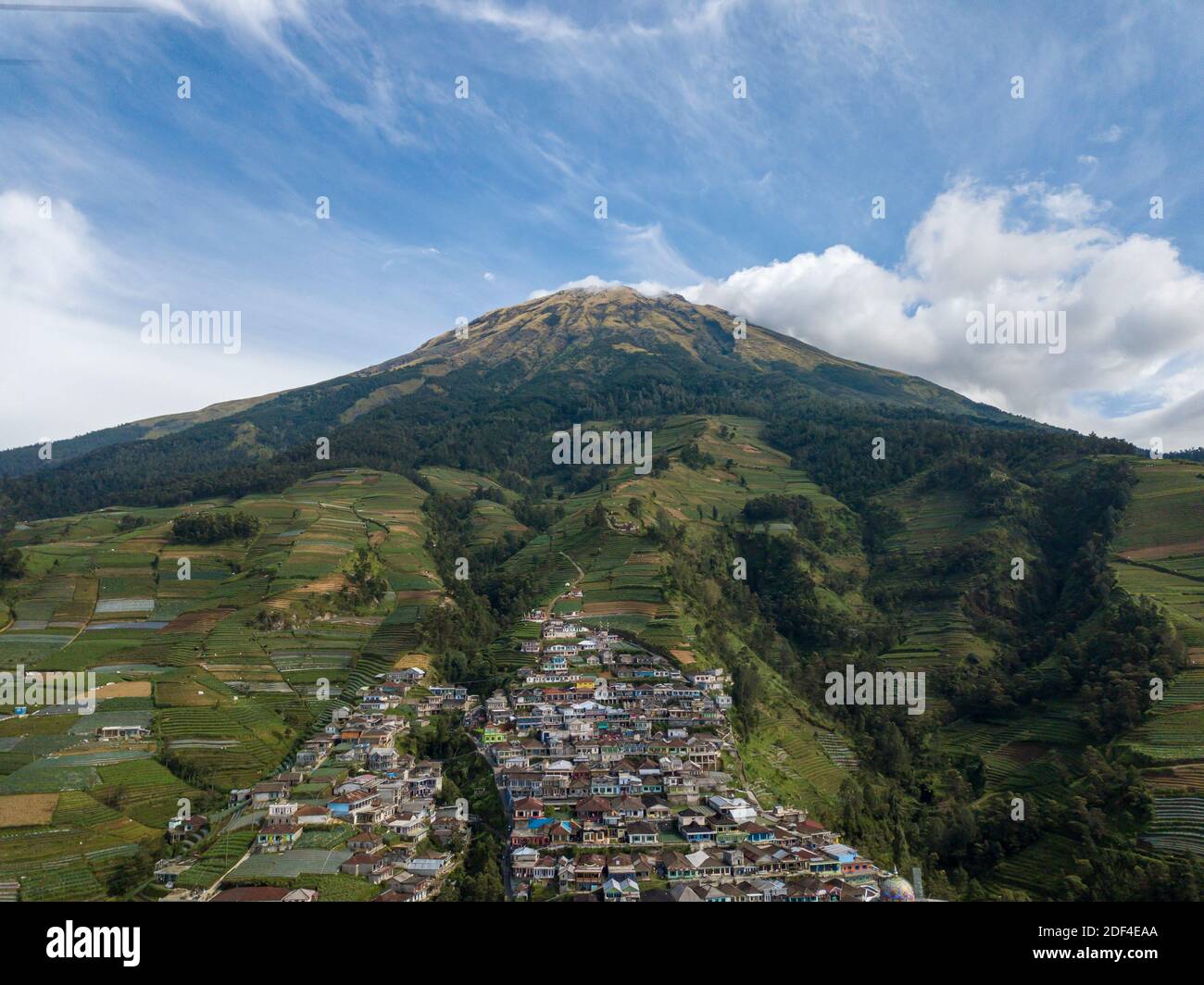 aerial view the beauty of building houses in the countryside of the mountainside. Nepal van Java is a rural tour on the slopes of Mount Sumbing, Centr Stock Photo