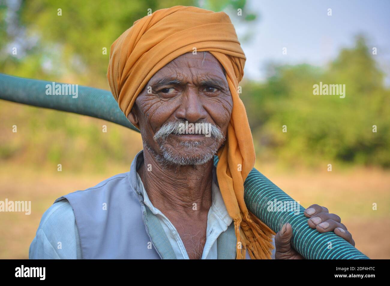 Indian old farmer hi-res stock photography and images - Alamy