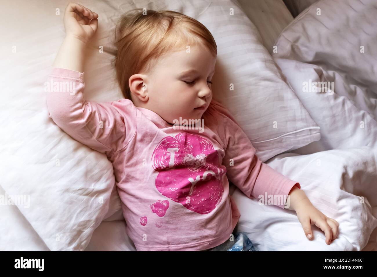 Girl bedtime hires stock photography and images Alamy