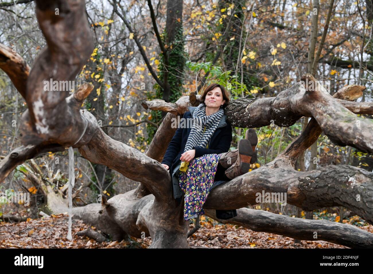 Berlin, Germany. 30th Nov, 2020. The actress Julia Brendler during a walk in the park Schönholzer Heide in Niederschönhausen She plays the leading role in the film of the ZDF series 'Katie Fforde: Emma's Secret', which will be broadcast on 06.12.2020 at 20.15. She is also known from the ZDF crime series 'Nord Nord Mord'. Credit: Jens Kalaene/dpa-Zentralbild/ZB/dpa/Alamy Live News Stock Photo