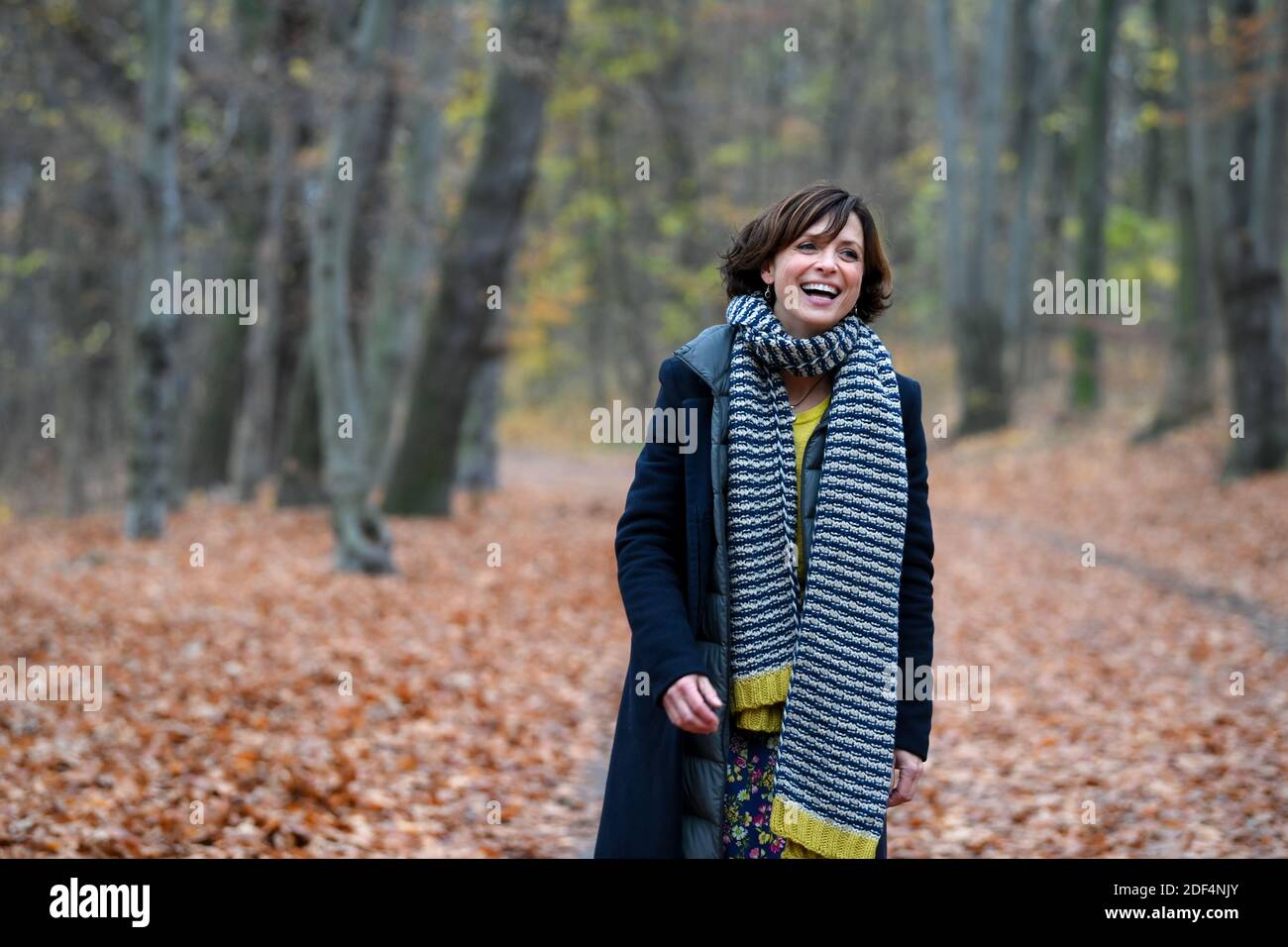 Berlin, Germany. 30th Nov, 2020. The actress Julia Brendler during a walk in the park Schönholzer Heide in Niederschönhausen She plays the leading role in the film of the ZDF series 'Katie Fforde: Emmas Geheimnis', which will be broadcast on 06.12.2020 at 20.15. Credit: Jens Kalaene/dpa-Zentralbild/ZB/dpa/Alamy Live News Stock Photo
