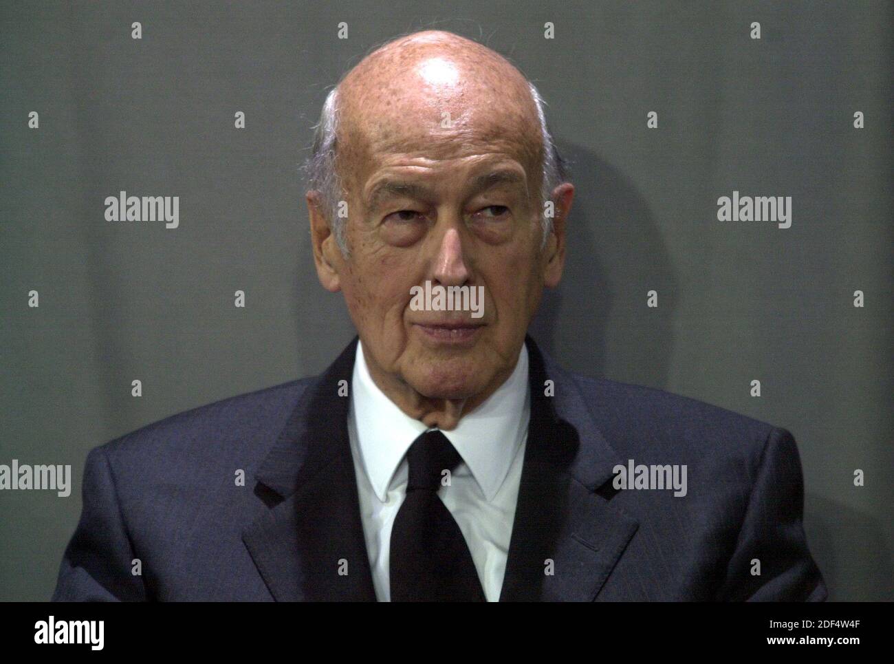 Aachen, Deutschland. 03rd Dec, 2020. Valery GISCARD D'ESTAING has died at the age of 94. Archive photo: Valery GISCARD D'ESTAING, FRA, politician, former French state president, here at the international Charlemagne Prize in Aachen, May 29, 2003. | usage worldwide Credit: dpa/Alamy Live News Stock Photo