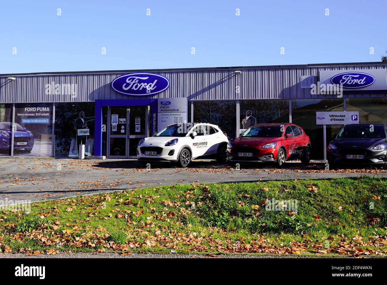 Bordeaux , Aquitaine France - 12 01 2020 : Ford Dealership car sign text  and logo store of service Automobile Stock Photo - Alamy