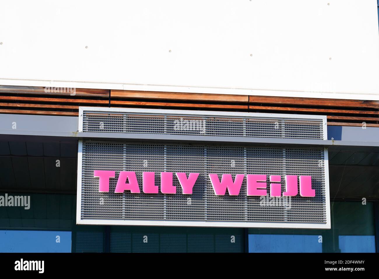 Bordeaux , Aquitaine France - 12 01 2020 : TALLY WEiJL shop logo and pink  text sign store brand swiss clothing Stock Photo - Alamy