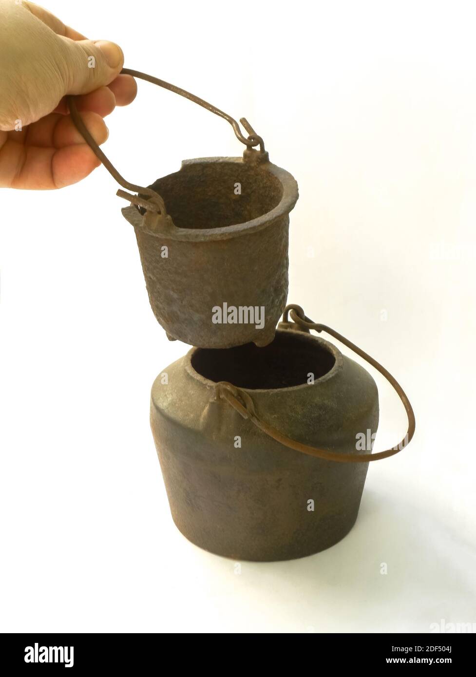 Rusty cast iron glue pot. Old carpenter tool to prepare hide glue. The glue  flakes melt in the inner kettle by water boiled in the outer receptacle  Stock Photo - Alamy