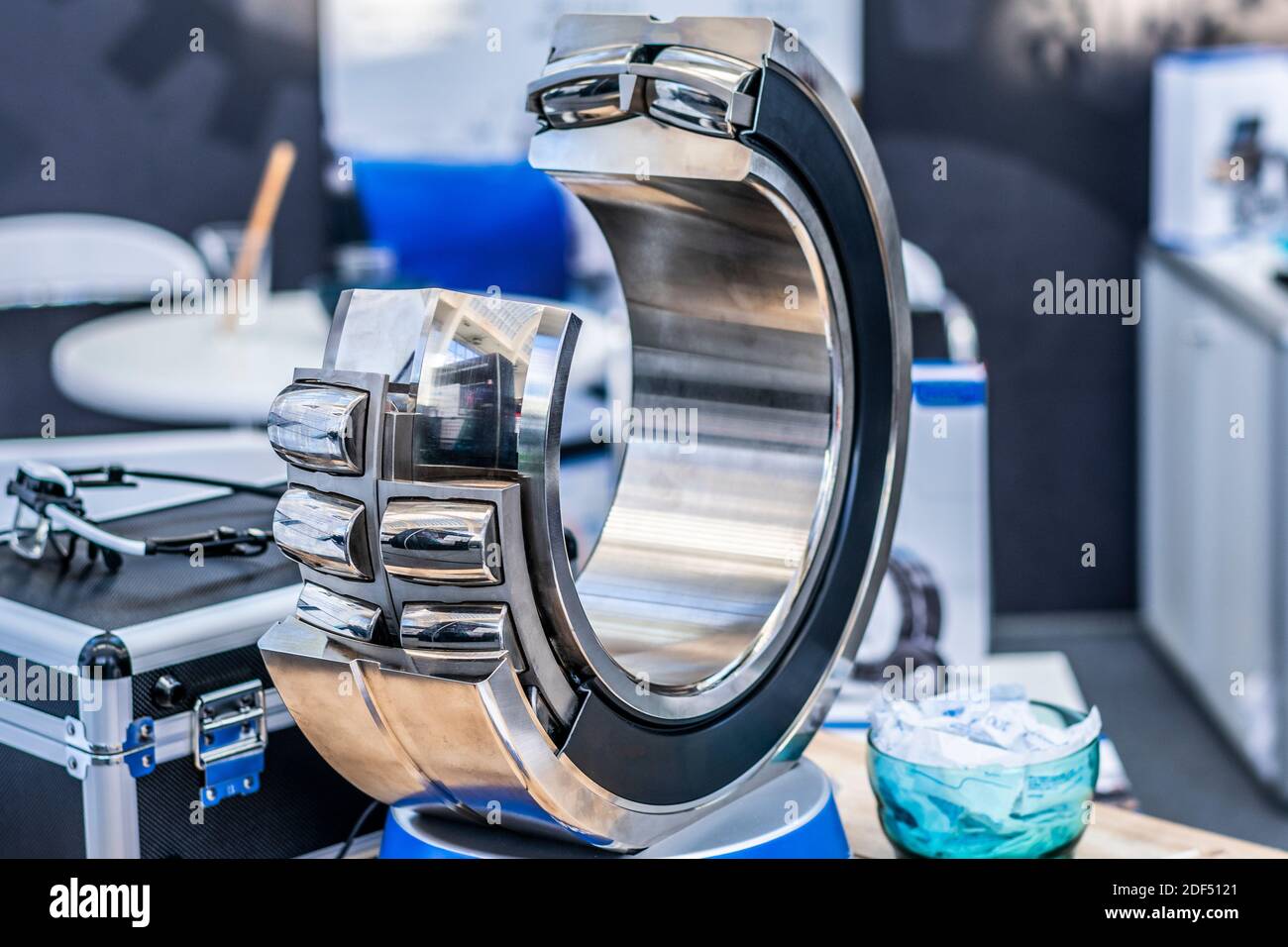 Close up shot of large bearing In the technical laboratory. Double row cylindrical roller bearing. Heavy duty bearings. Stock Photo