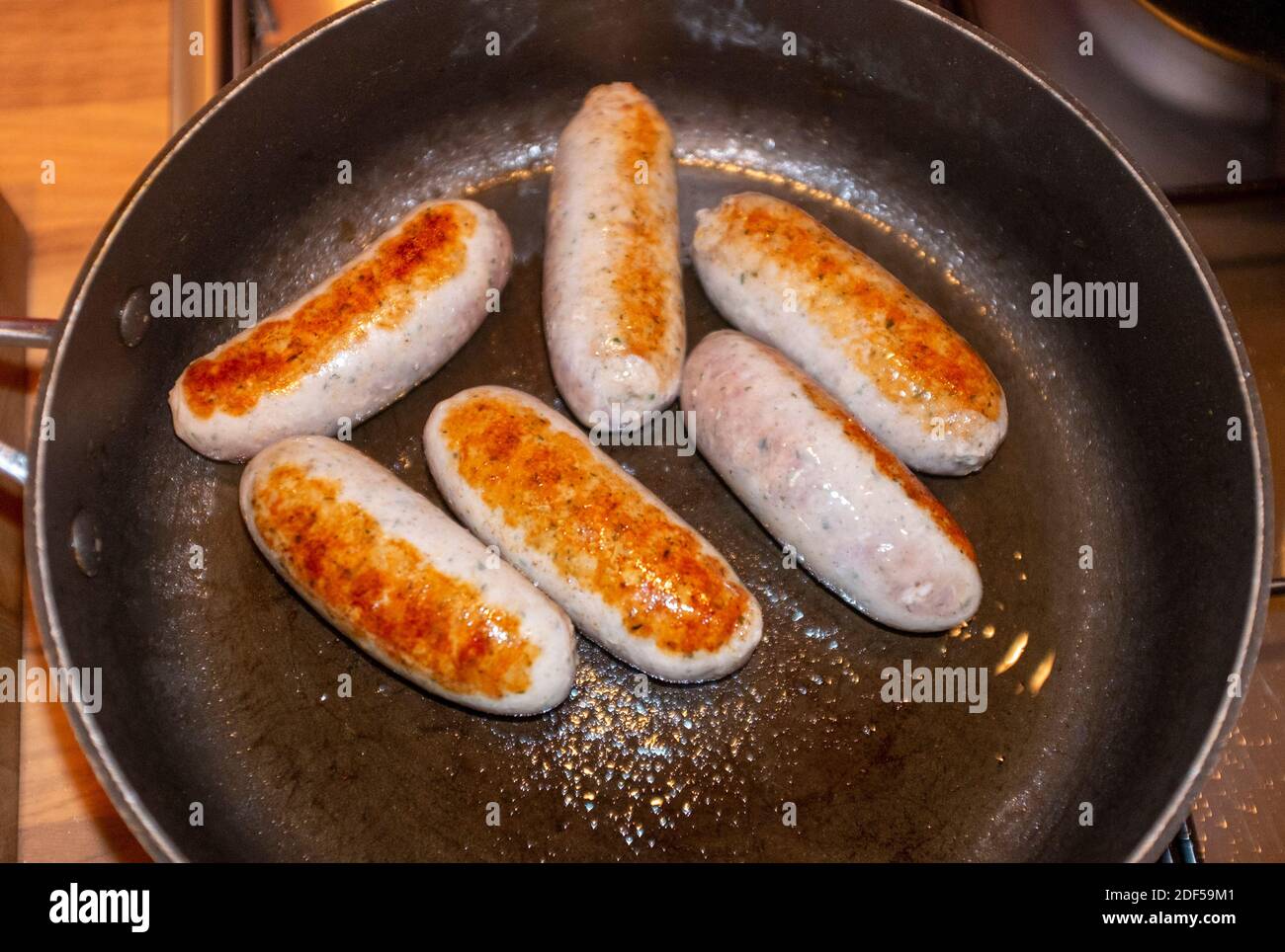 Sizzling sausages in frying pan hires stock photography and images Alamy